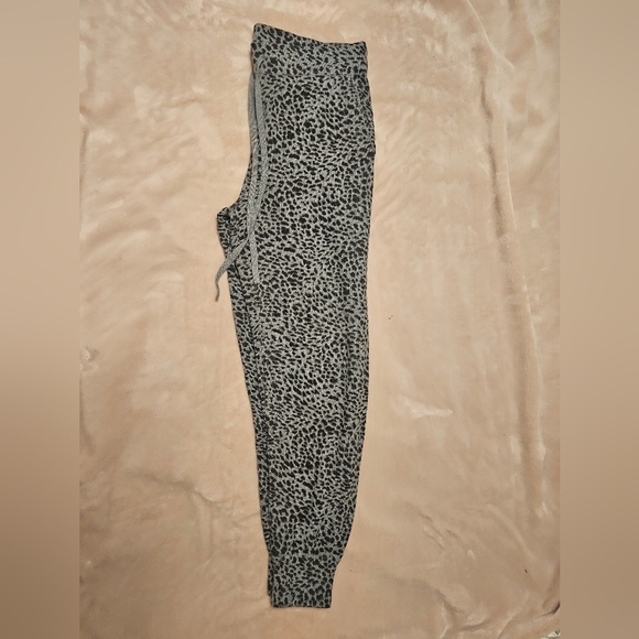 Monrow mini leopard Sweats/Joggers - Picture 4 of 8